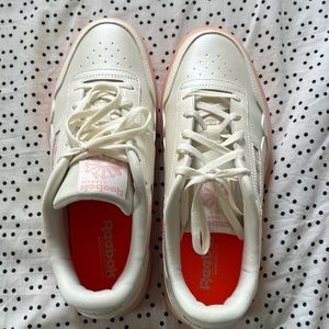 Reebok Club sneakers in US 9 white and neon pink